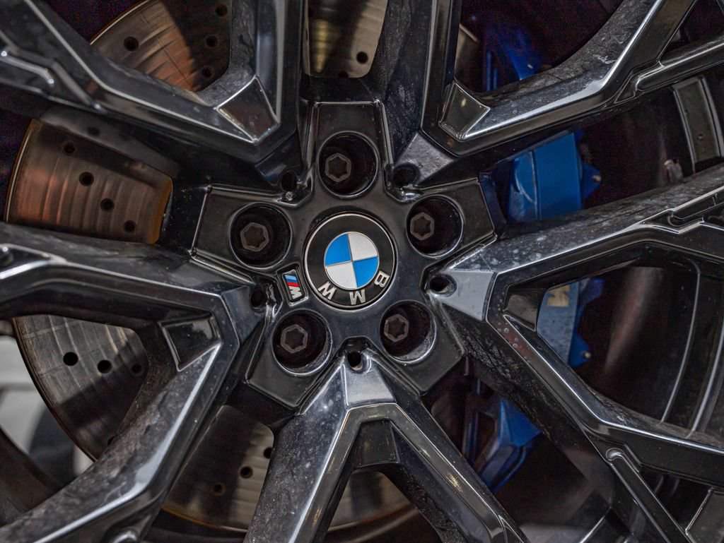 Used 2020 Marina Bay Blue Metallic BMW Competition image 11