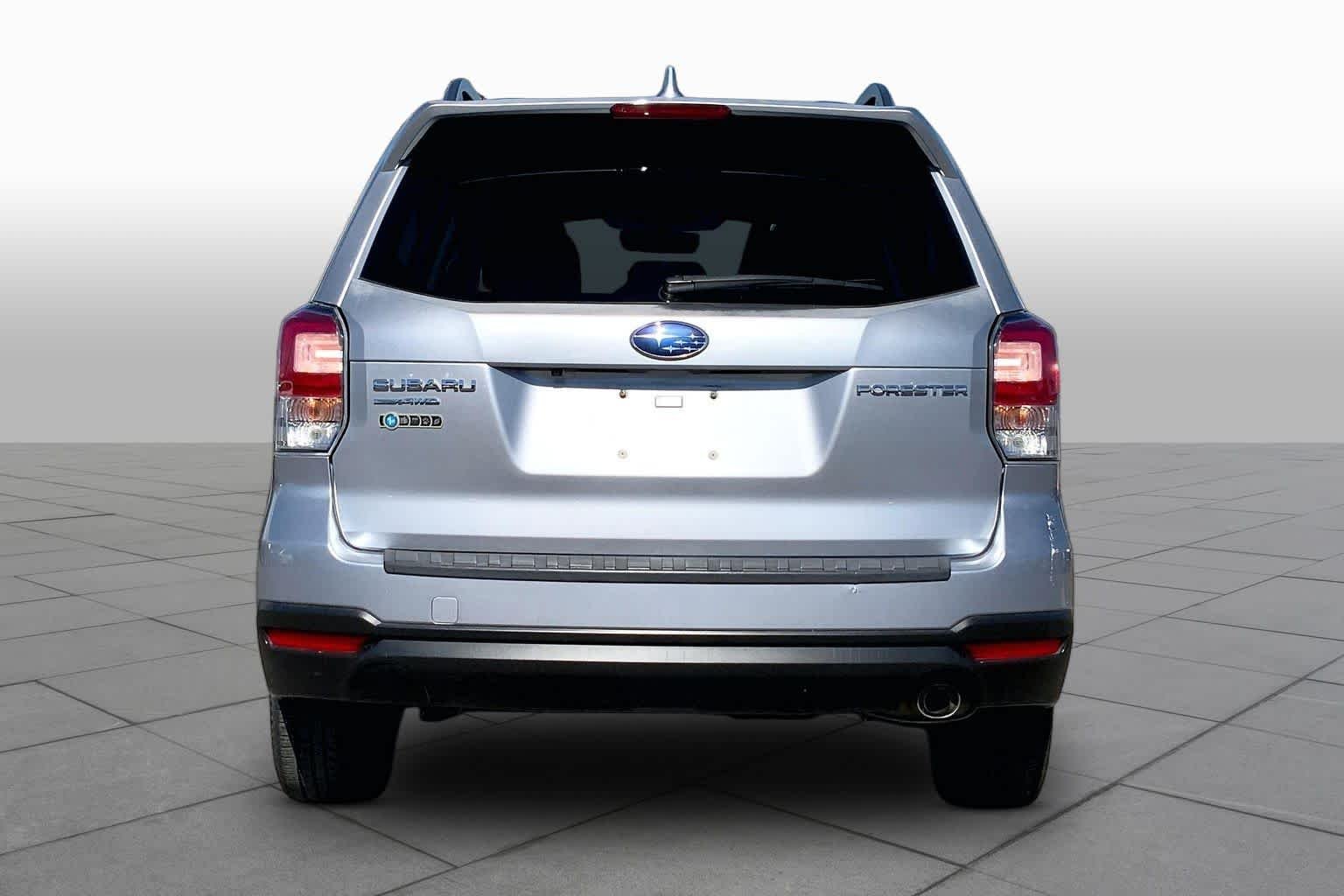 Used 2018 Ice Silver Metallic Subaru Premium image 5