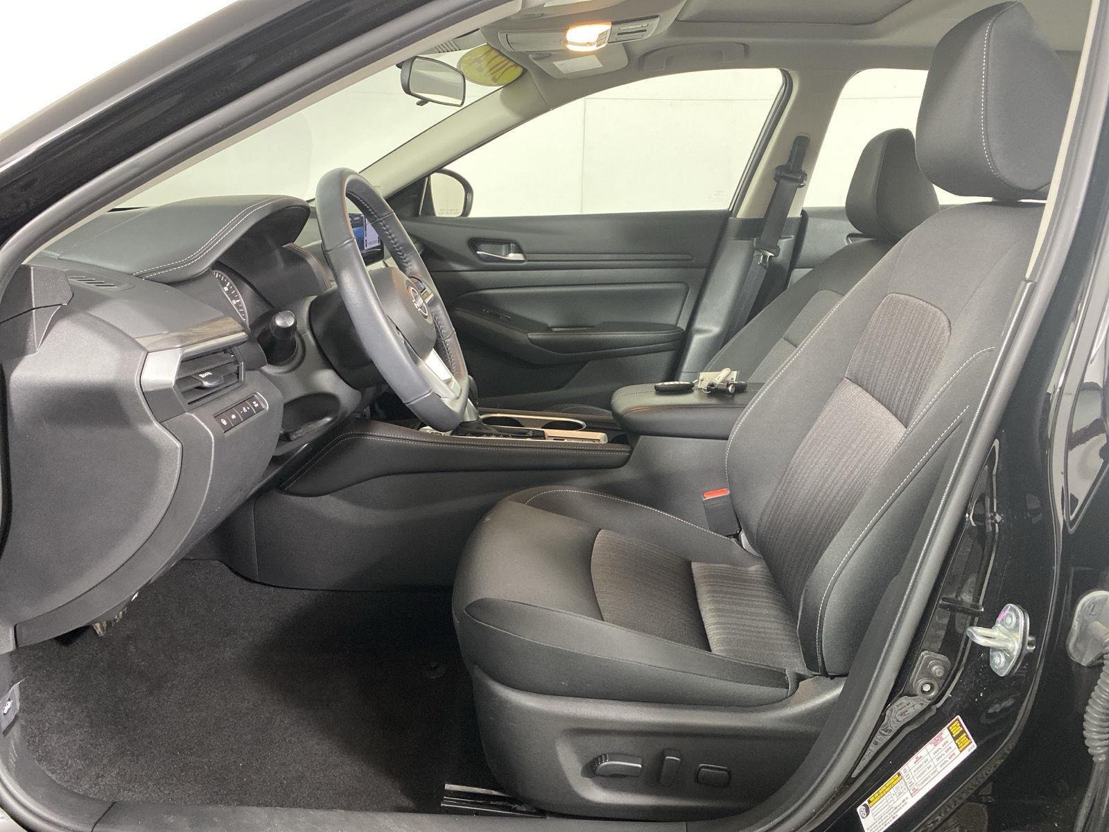 Used 2024 Super Black Nissan 2.5 SV image 12