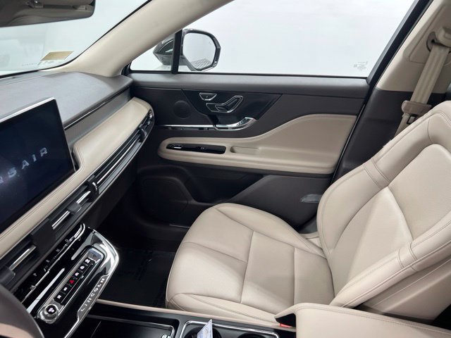 Used 2023 Pristine White Lincoln Standard image 16