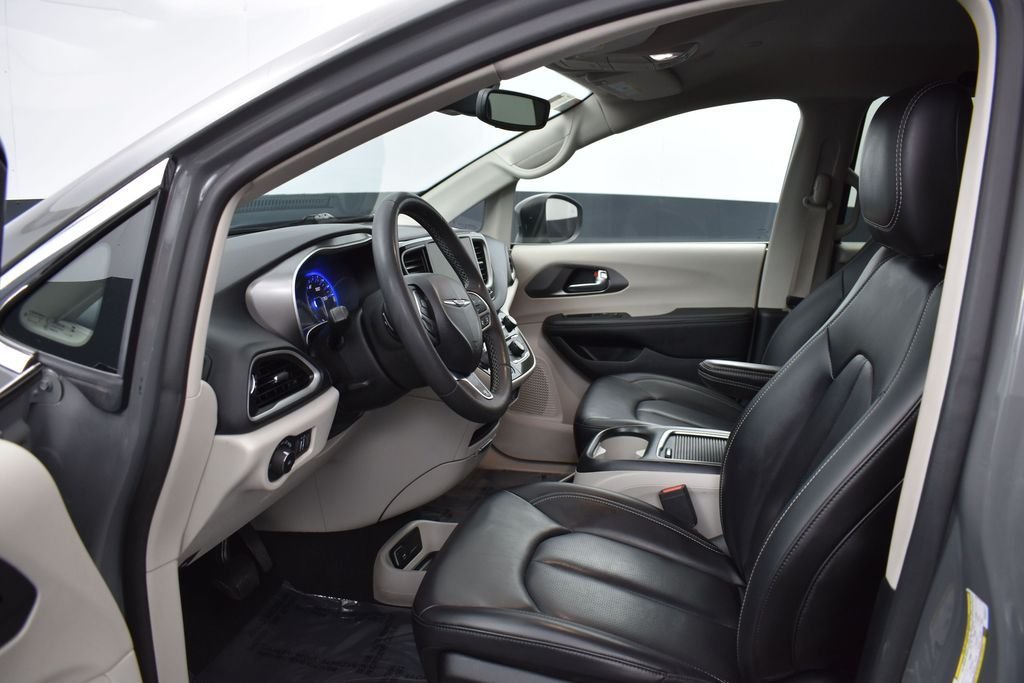 Used 2023 White Chrysler Touring L image 12