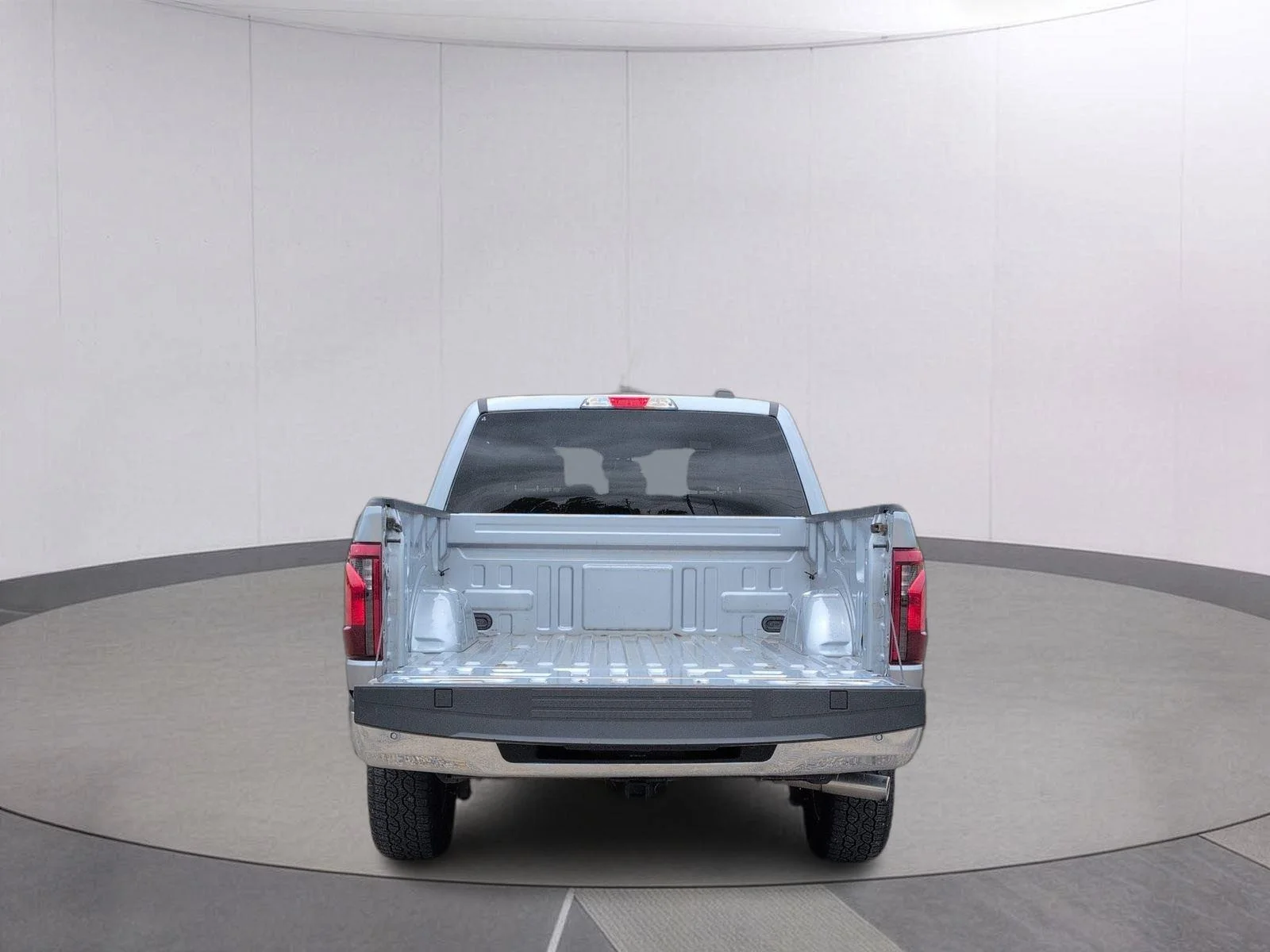 Used 2024 Iconic Silver Ford XLT image 4
