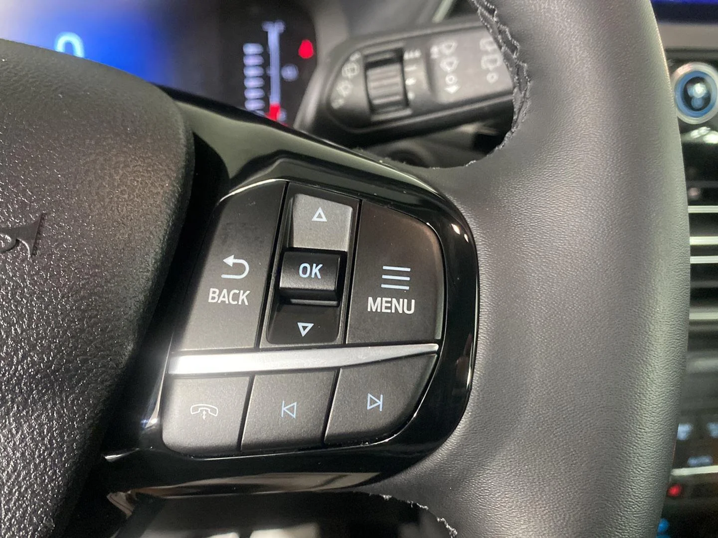 Used 2023 Cinnabar Red Ford Active image 12