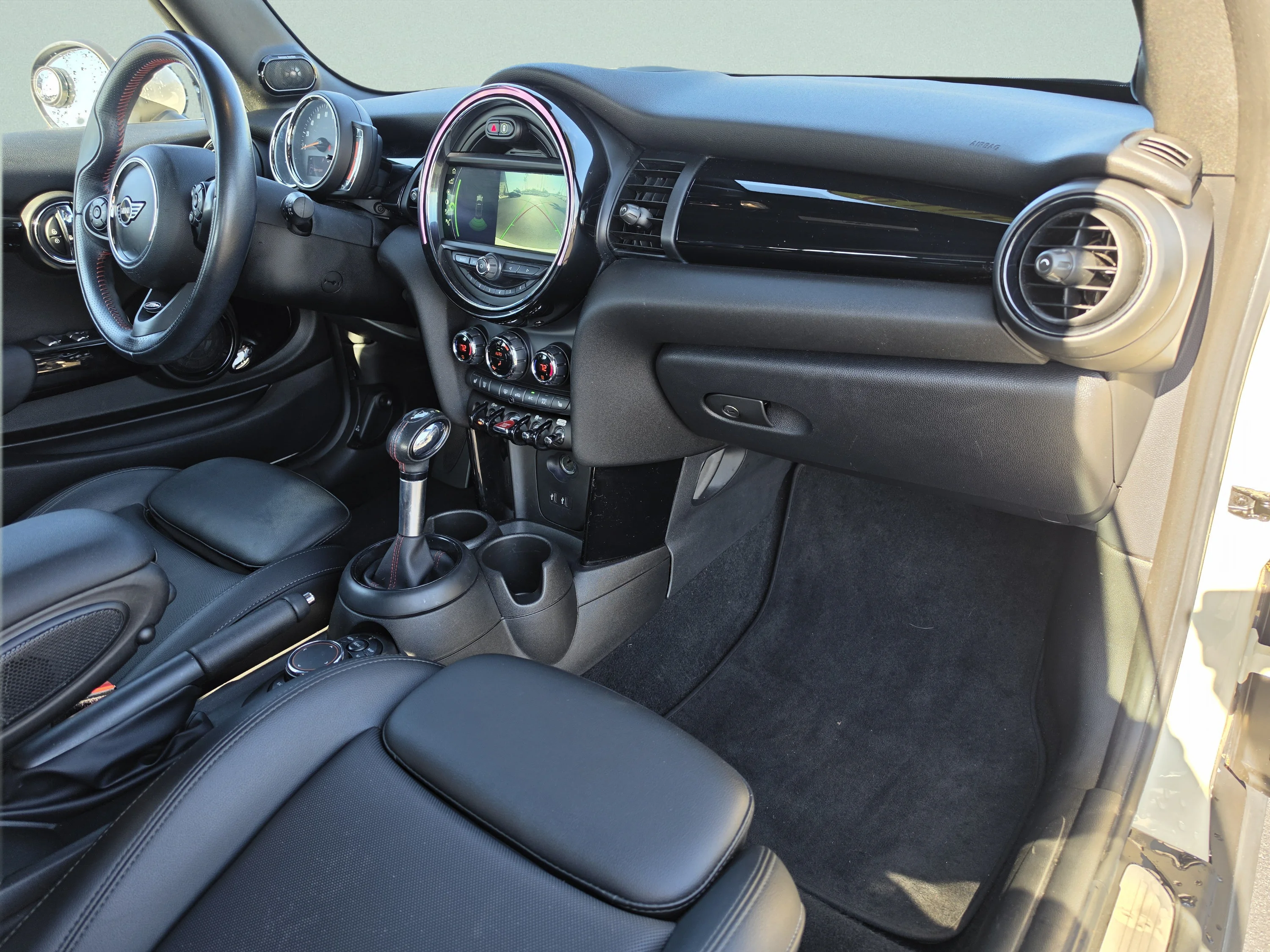 Used 2019 Pepper White MINI Cooper S image 17