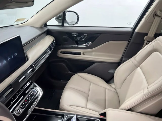 Used 2023 White Lincoln Standard image 16