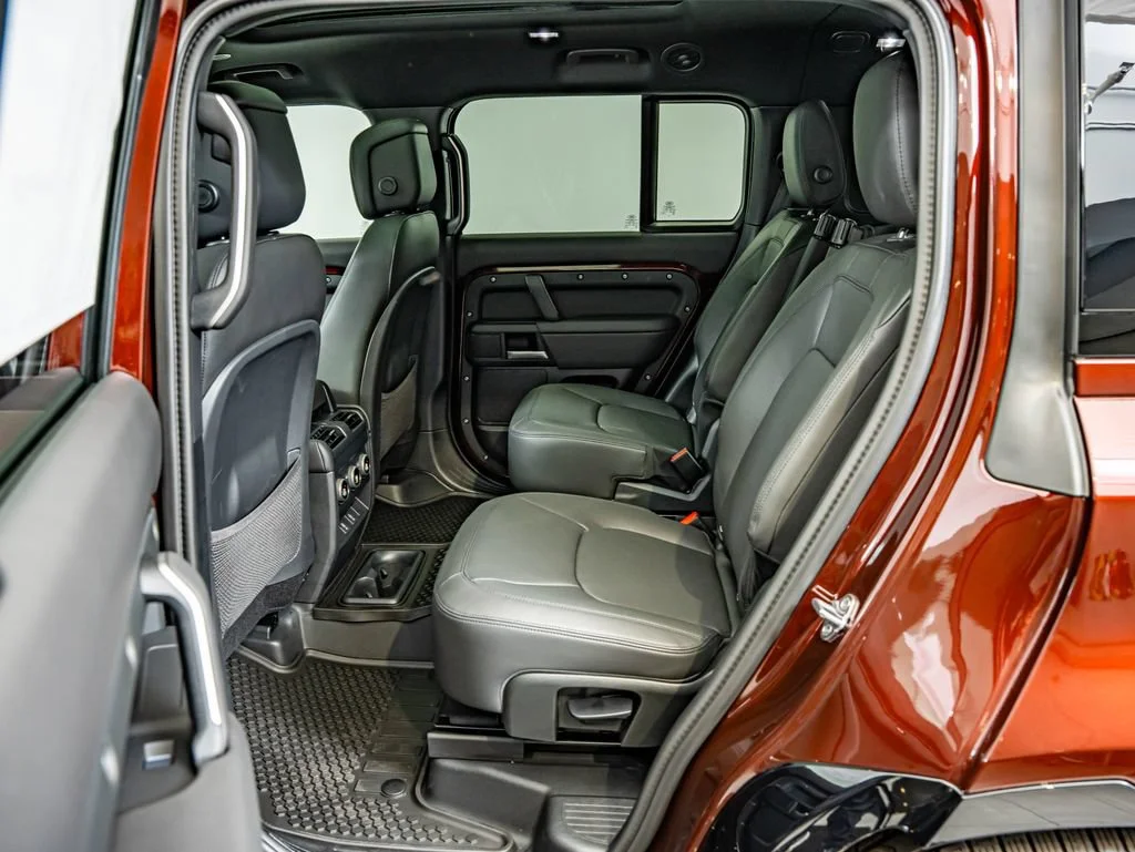 New 2026 Sedona Red Metallic Land Rover X-Dynamic SE image 34