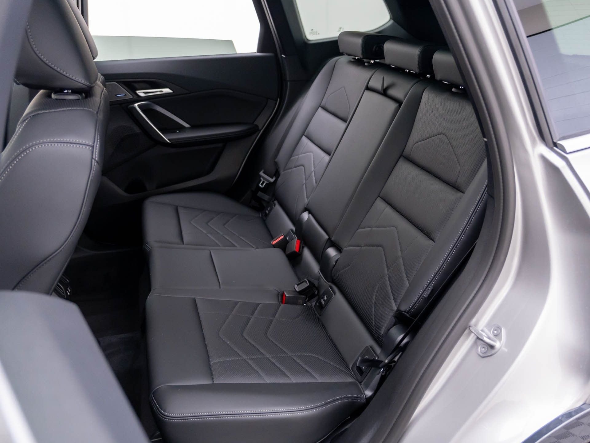 New 2026 Space Silver Metallic BMW xDrive28i image 18