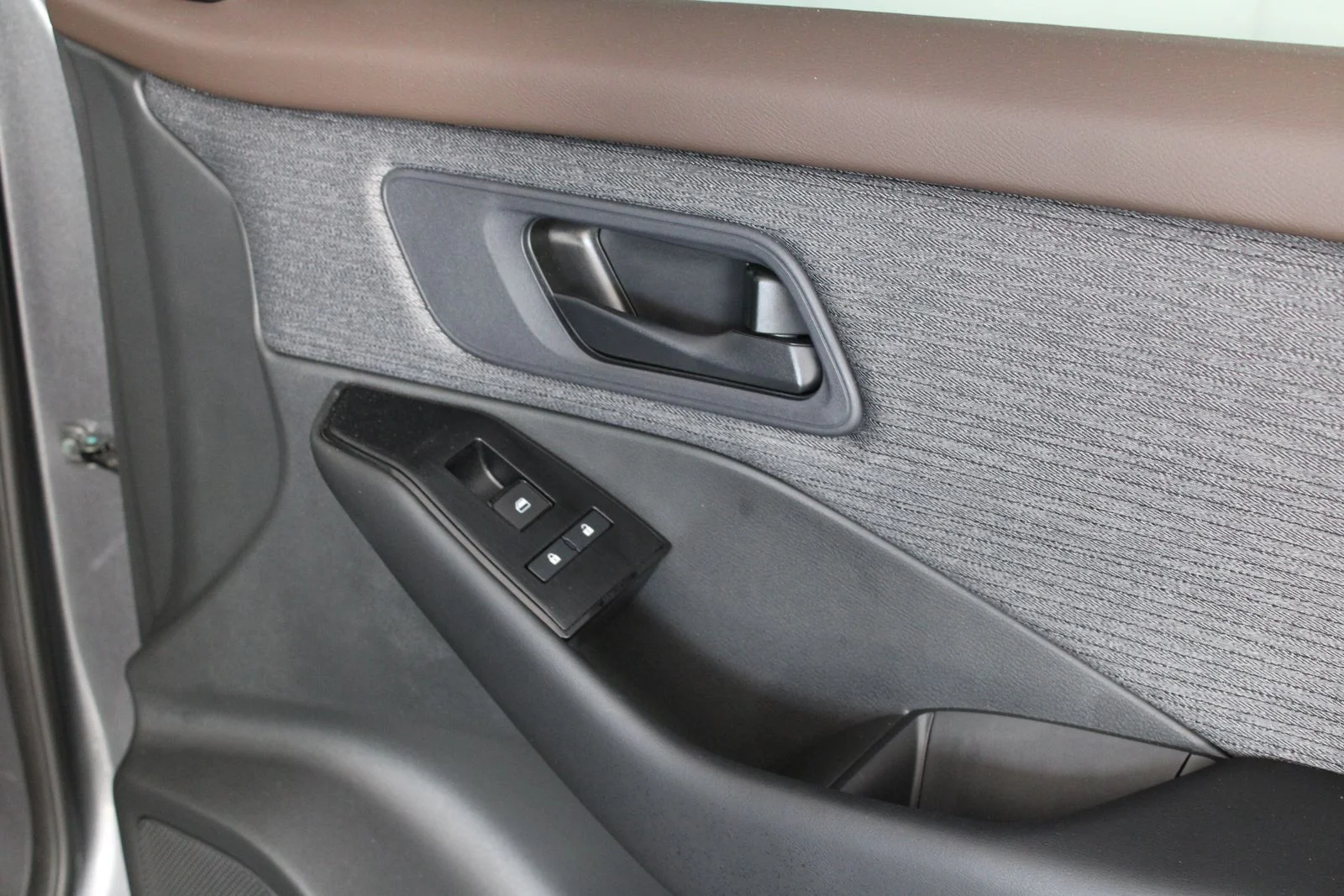 Used 2023 Gray Nissan S image 15