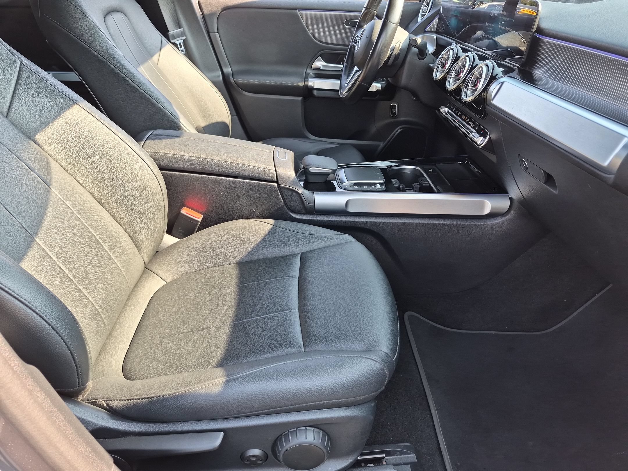 Used 2022 Mountain Gray Metallic Mercedes-Benz EQB 350 image 36