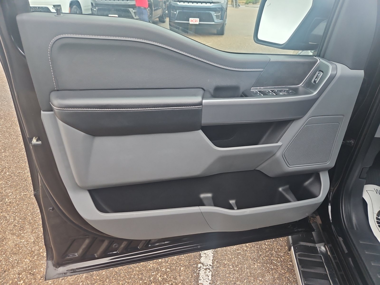 Used 2025 Black Metallic Ford XLT image 24