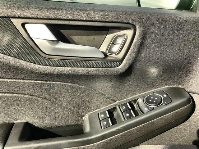 2024 Ford Escape ST-Line photo 4