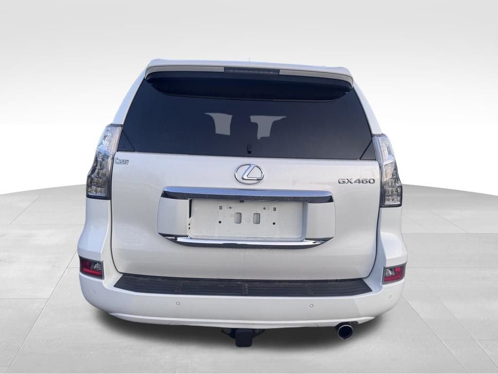 Used 2016  Lexus 460 image 4
