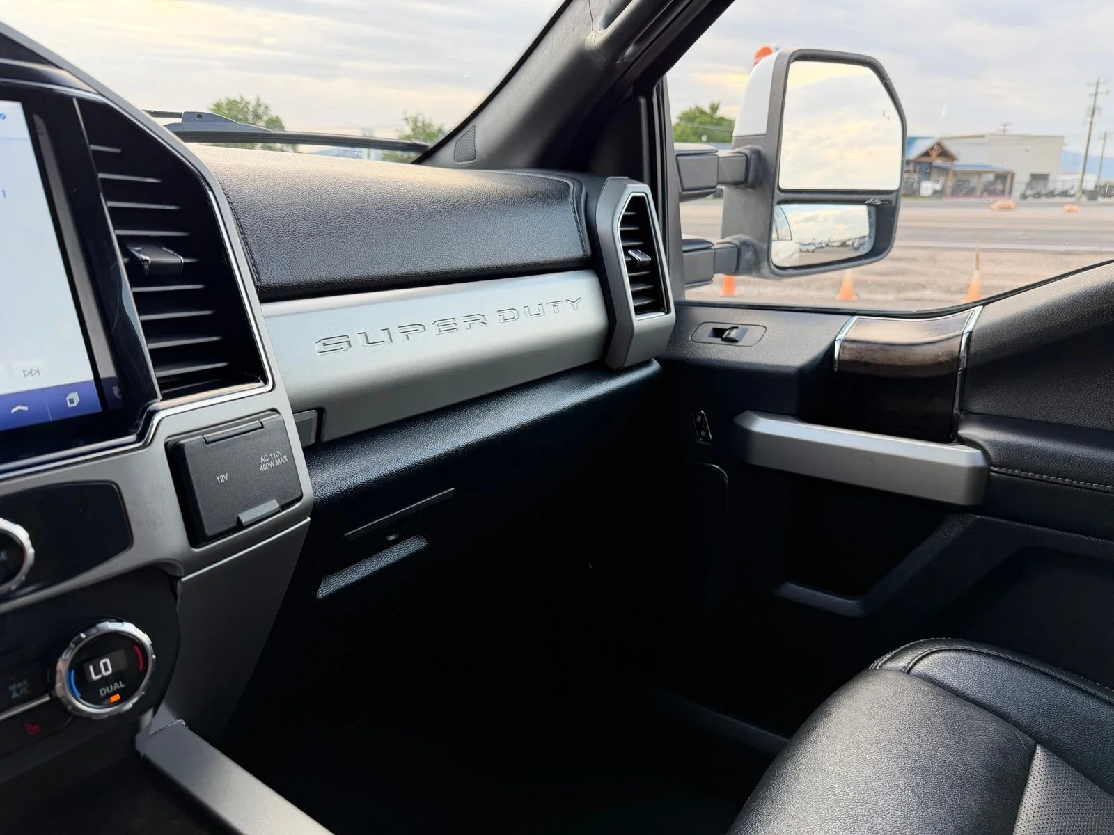 Used 2022 White Ford Lariat image 23