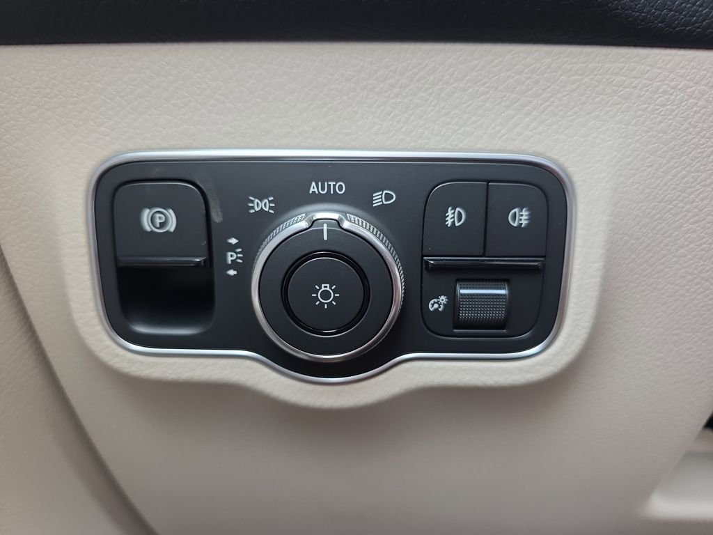 New 2026 Black Mercedes-Benz GLB 250 image 26
