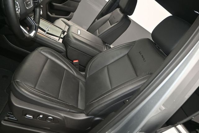 2025 GMC Yukon XL Denali - Photo 10