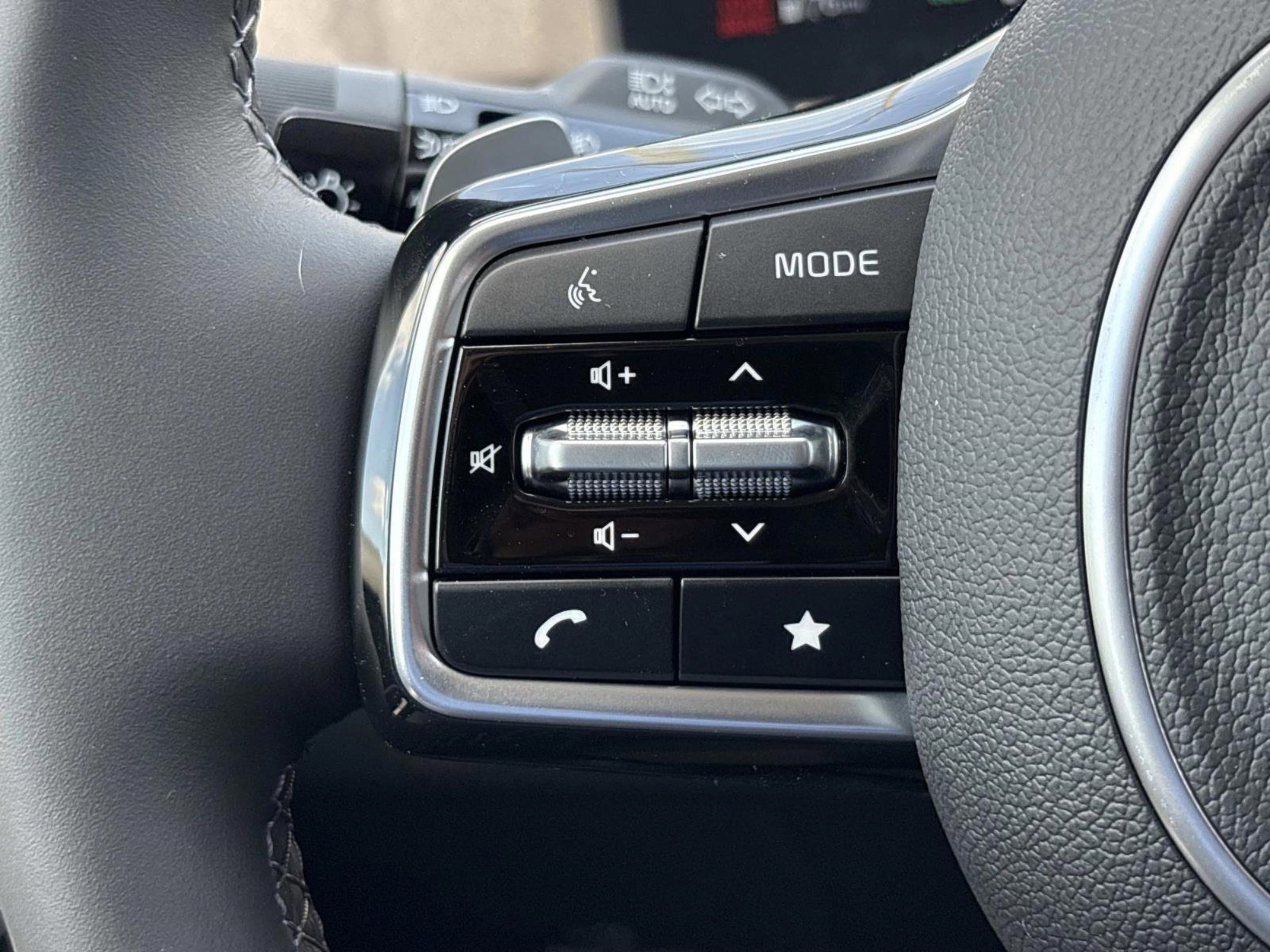New 2026 Ceramic Silver Kia SX Prestige image 21