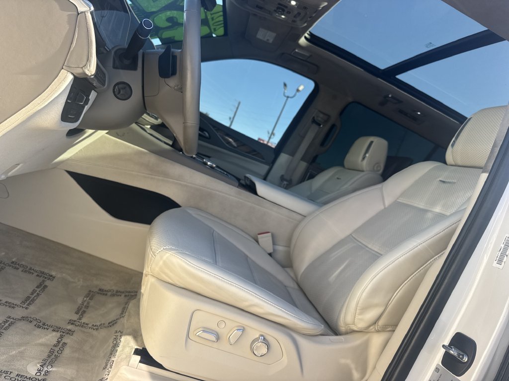 Used 2021 White Cadillac Sport Platinum image 37