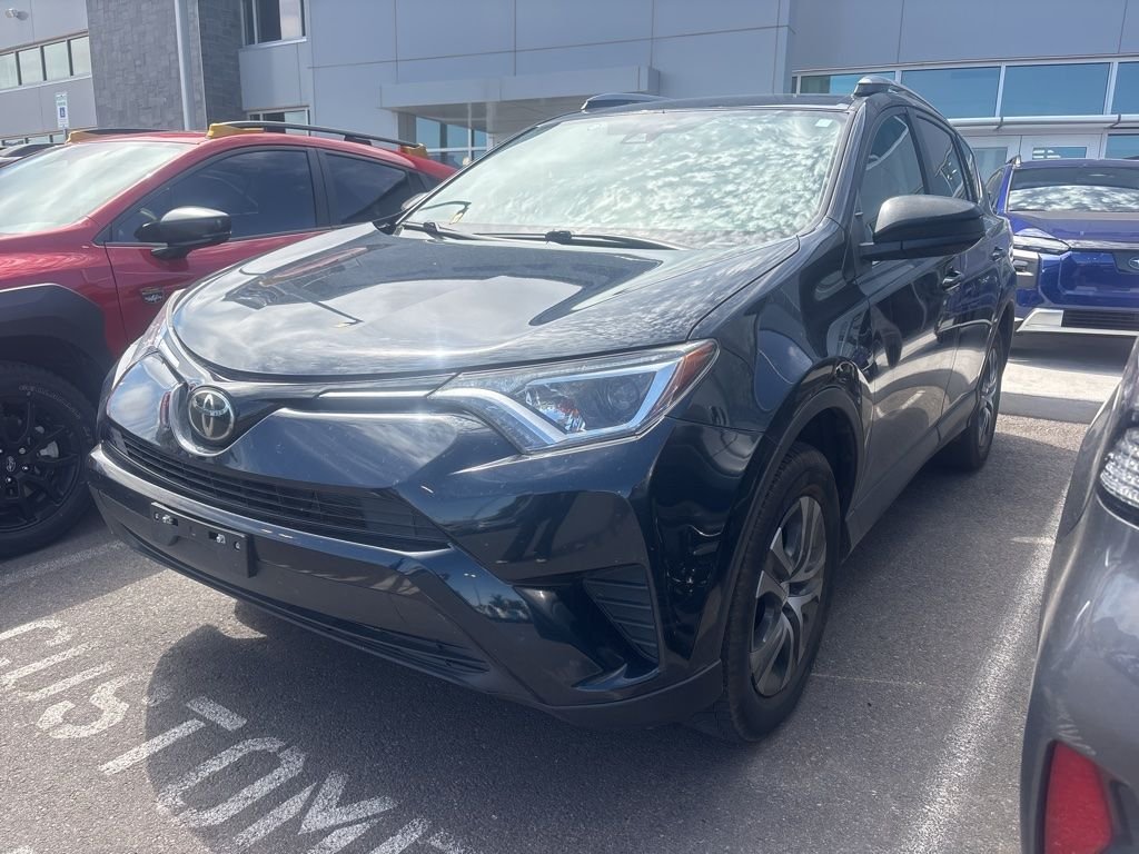 2018 Toyota RAV4 LE AWD's photo