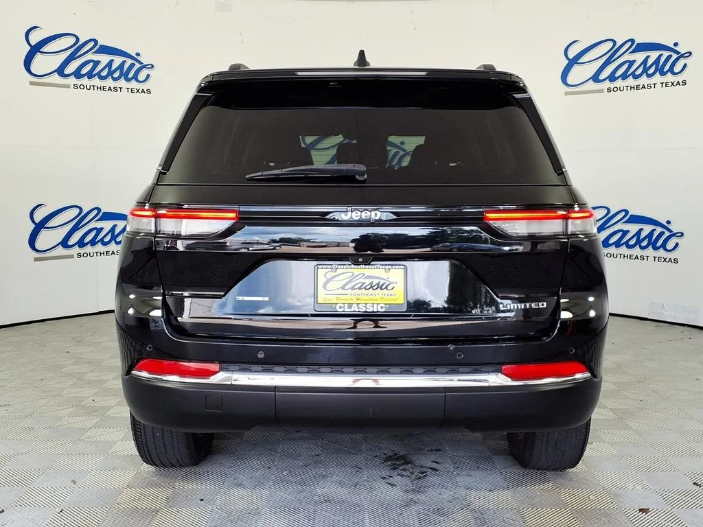 Used 2022 Diamond Black C Jeep Limited image 4