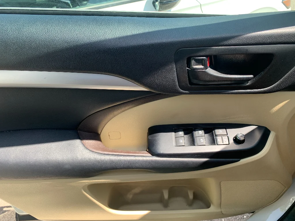 Used 2017 Blizzard Pearl Toyota LE Plus image 10