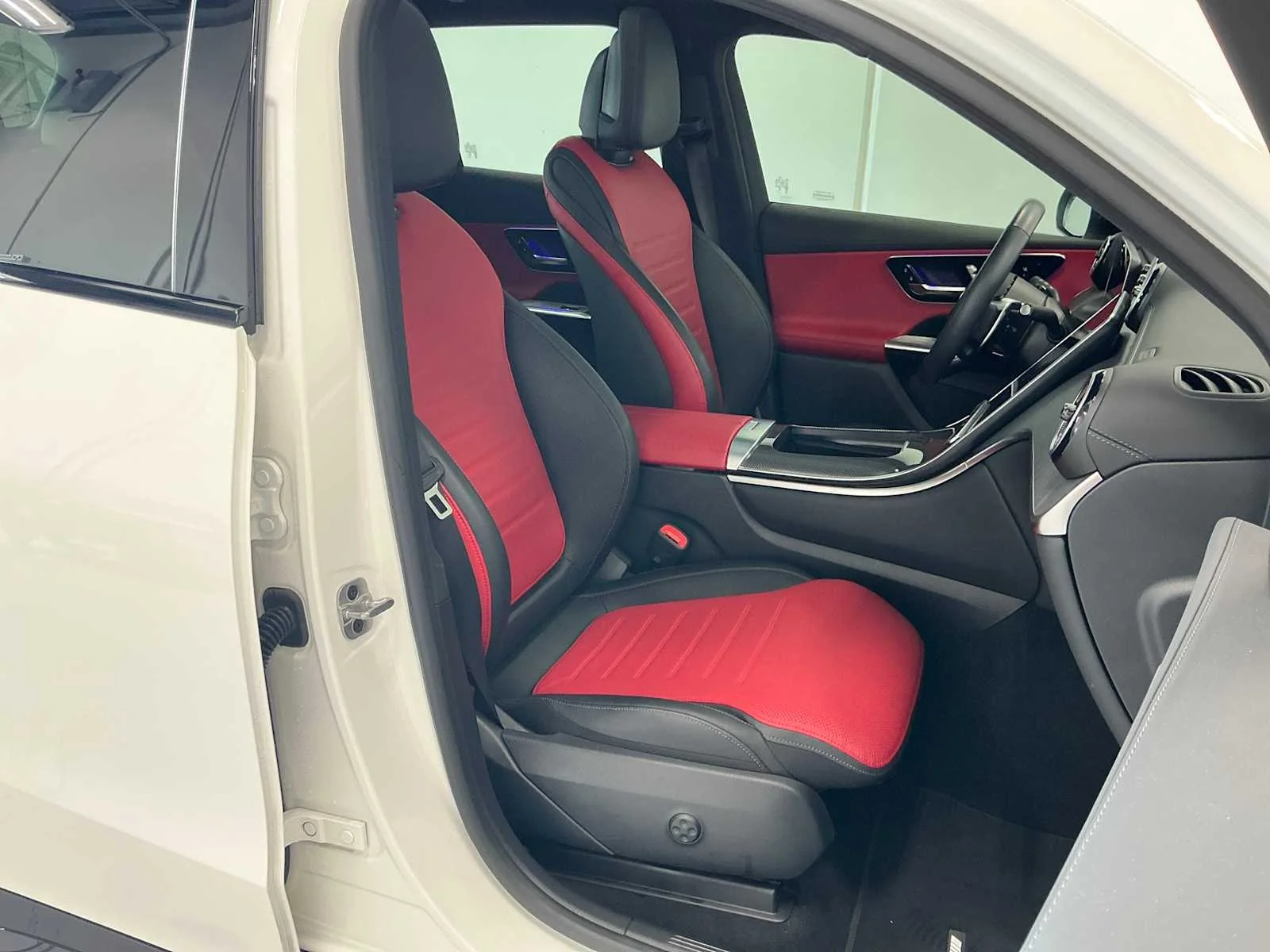 Certified Used 2025 Polar White Mercedes-Benz AMG® GLC 43 image 23