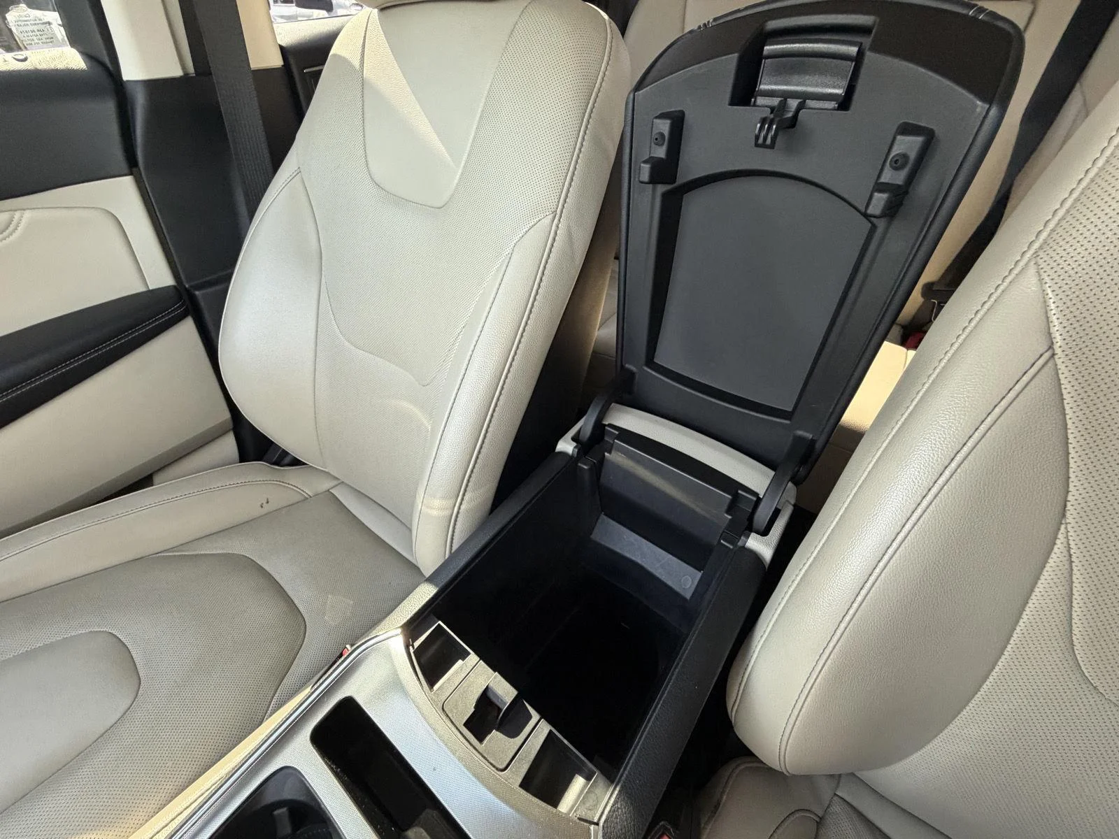 Used 2022 Star White Metallic Tri-Coat Ford Titanium image 11
