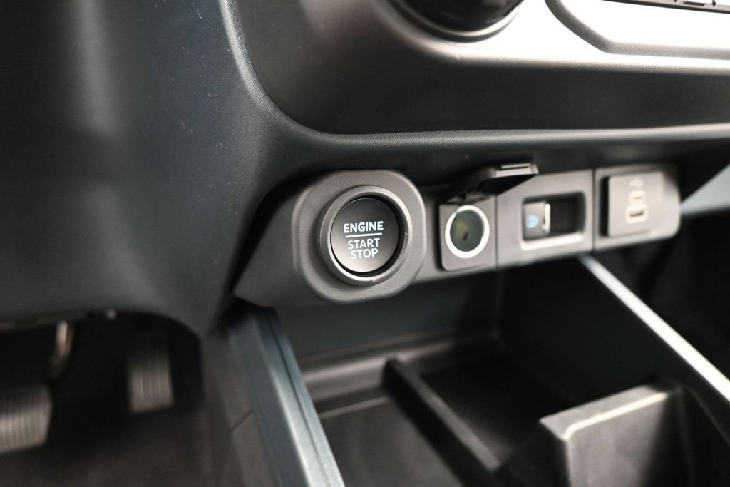 New 2026 Oxford White Ford Lariat image 17