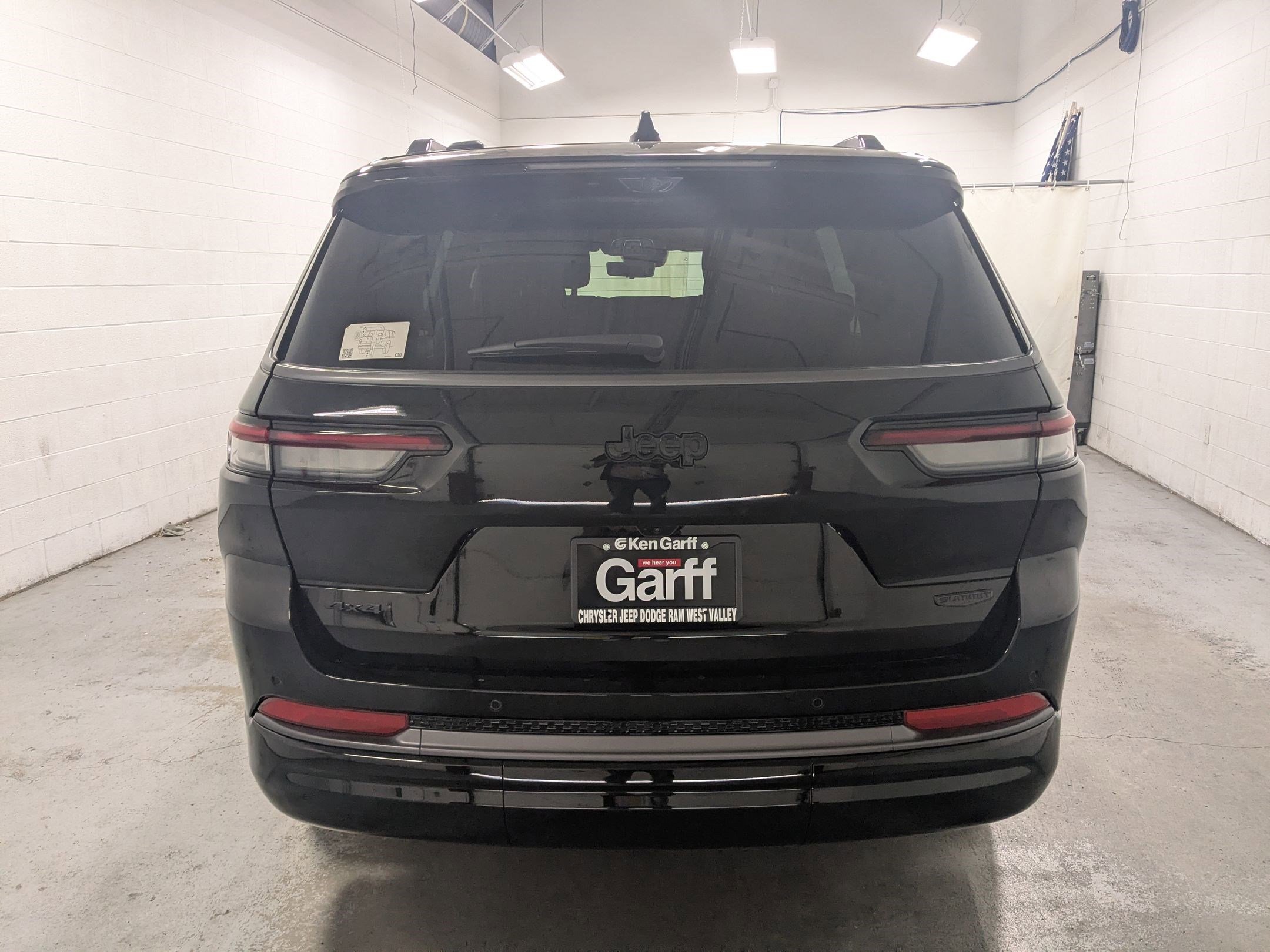 New 2026 Diamond Black Crystal Pearl-Coat Exterior Paint Jeep Summit image 5