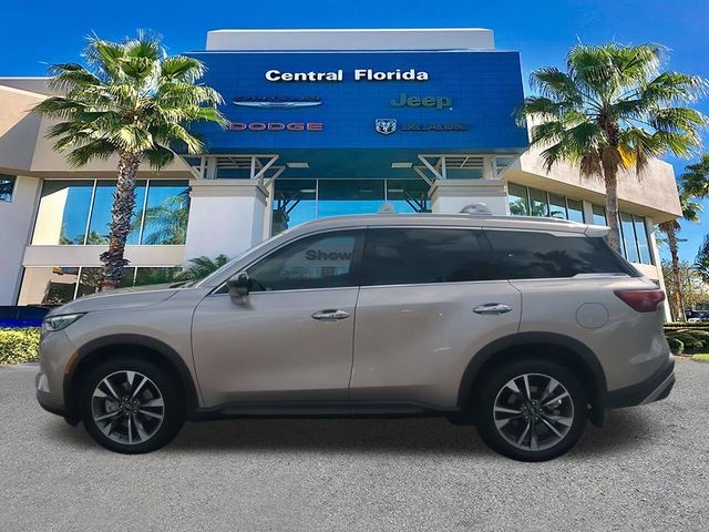 Used 2025 Silver INFINITI LUXE image 8