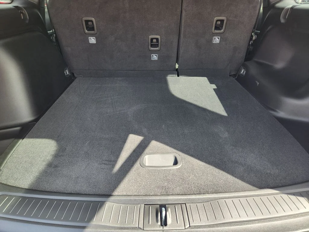 New 2026 Bright White Clear-Coat Exterior Paint Jeep Altitude image 22