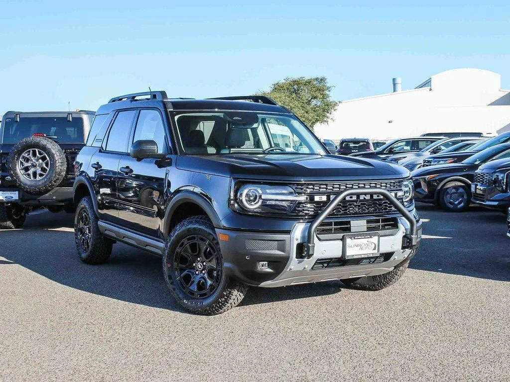 New 2025 Black Ford Badlands image 1