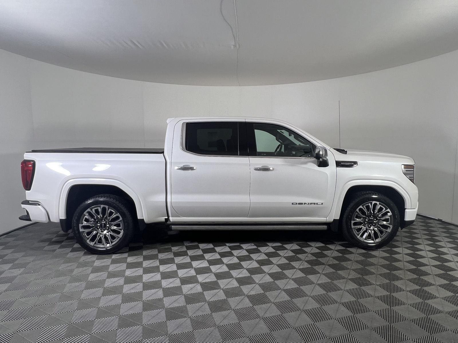 Used 2024 White Frost Tricoat GMC Denali Ultimate image 39