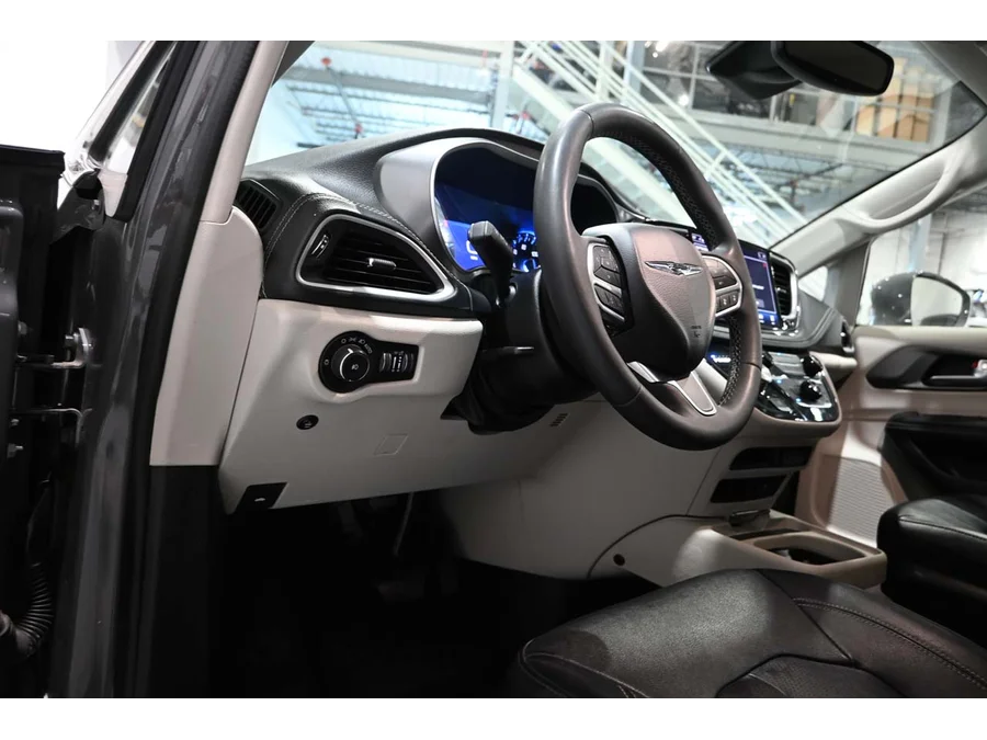 2022 Chrysler Pacifica Touring L - Photo 31
