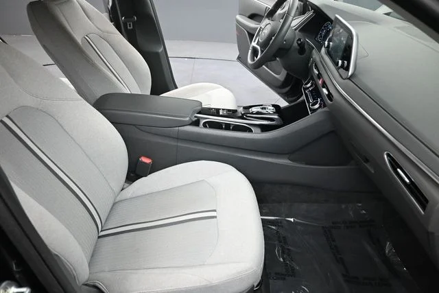 Used 2020 Black Hyundai SEL image 19