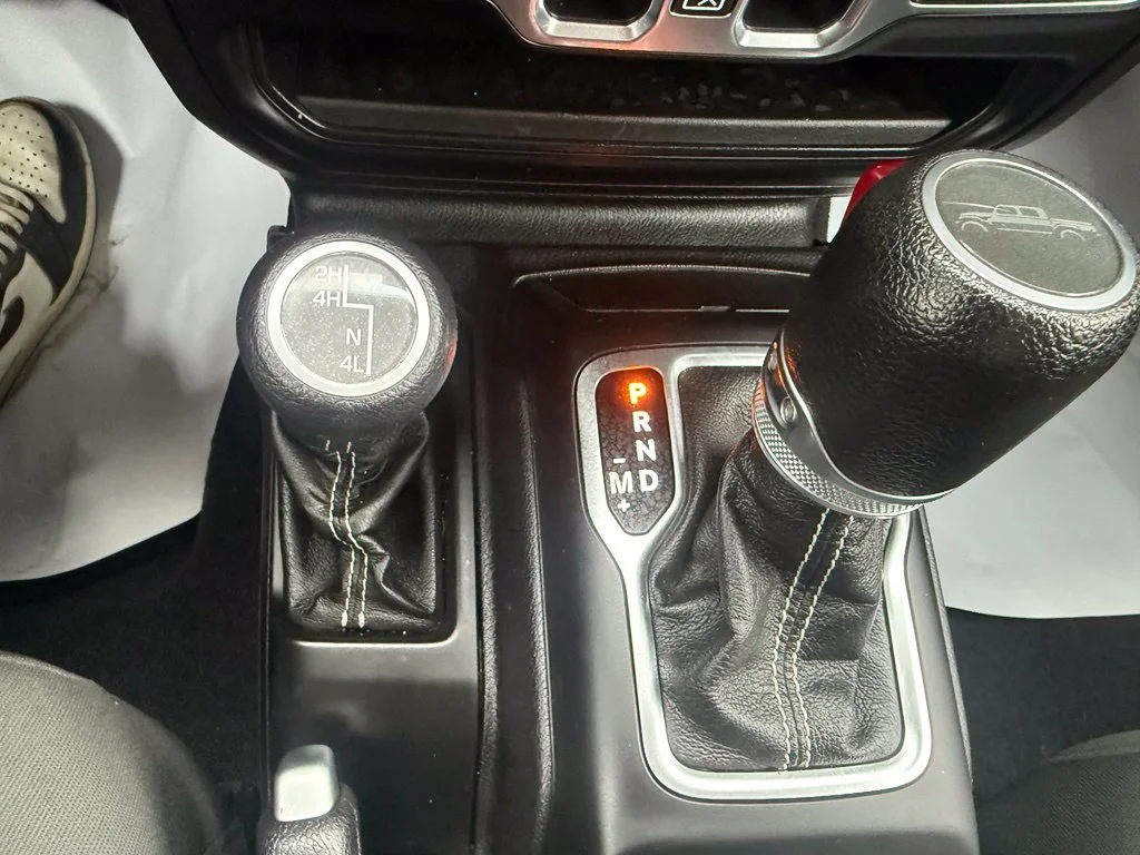 Used 2020 Green Jeep Overland image 31