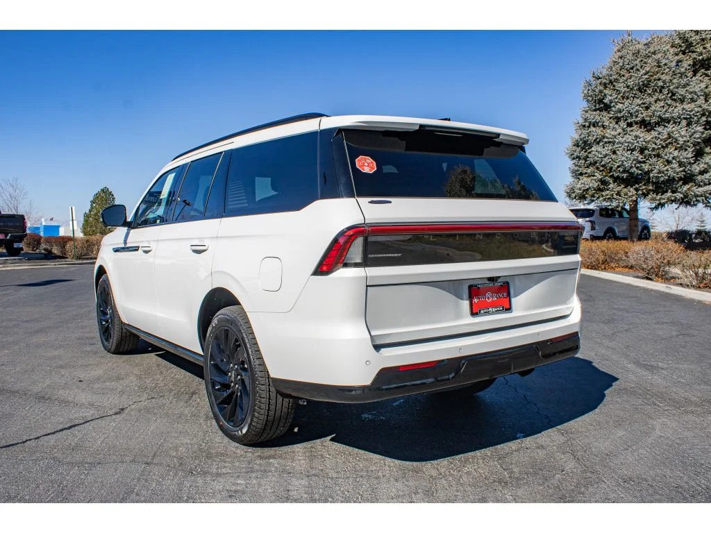 New 2026 PRISTINE WHITE METALLIC Lincoln Reserve image 5
