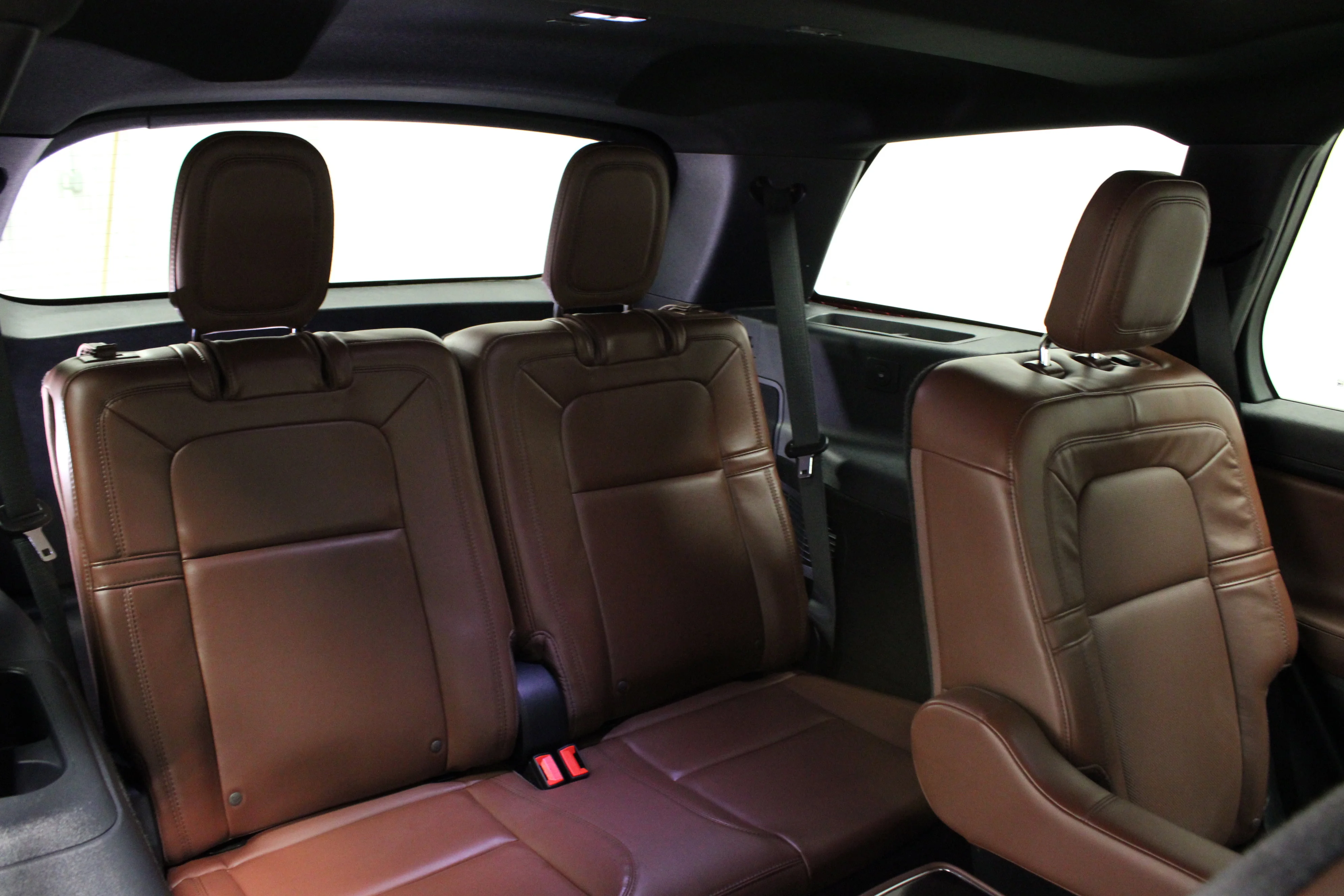 Used 2025 Red Carpet Tinted Clearcoat Lincoln Reserve image 17