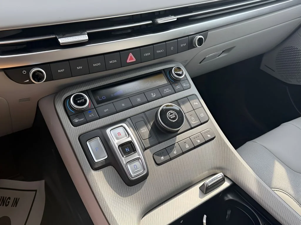 Used 2024 Moonlight Cloud Hyundai SEL image 30