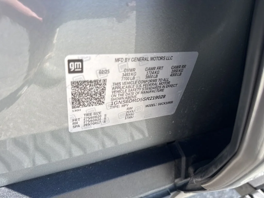 Used 2025 Gray Chevrolet Z71 image 39