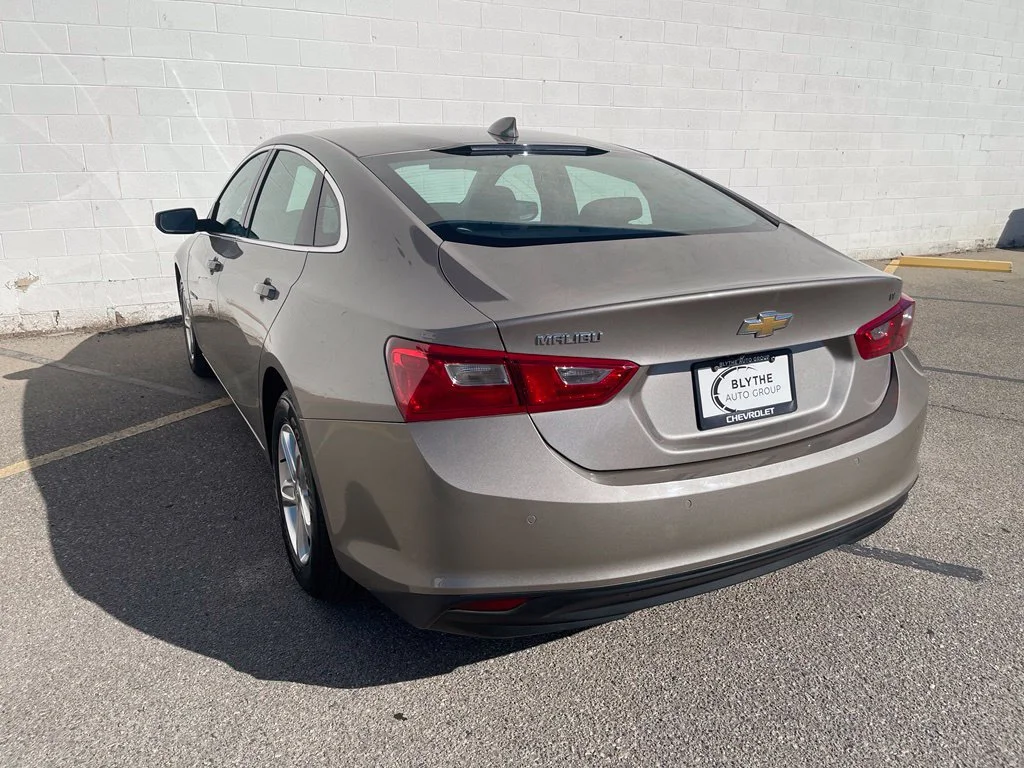 Used 2023 MINERAL GRAY METALLIC Chevrolet LT image 4