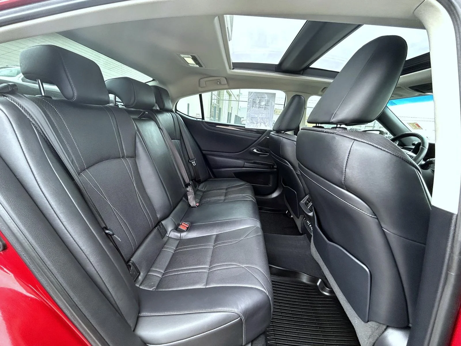 Used 2019 Red Lexus 350 Luxury image 18