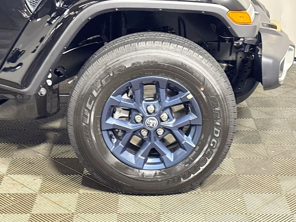 New 2026 Black Clear-Coat Exterior Paint Jeep  image 23
