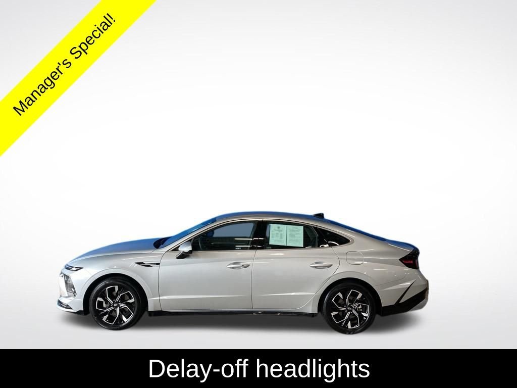 Used 2025 Silver Hyundai SEL image 16