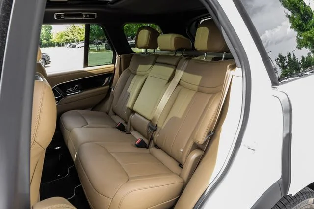 New 2026 Fuji White Land Rover SE image 49