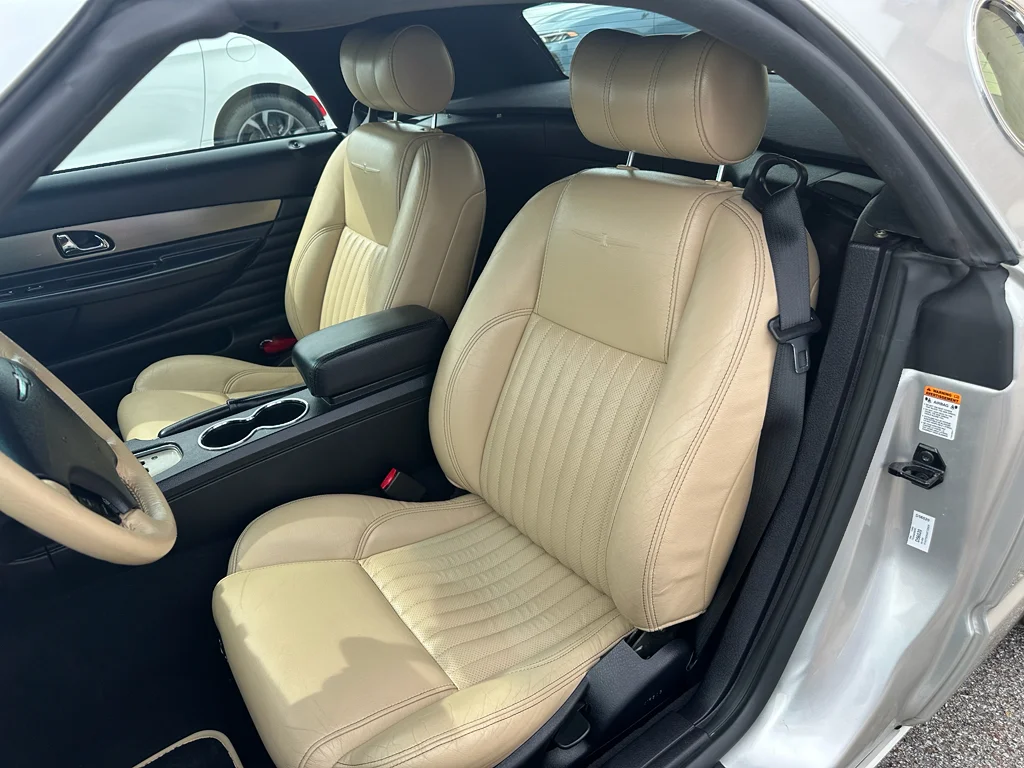 Used 2004 Silver Top Ford Deluxe image 13