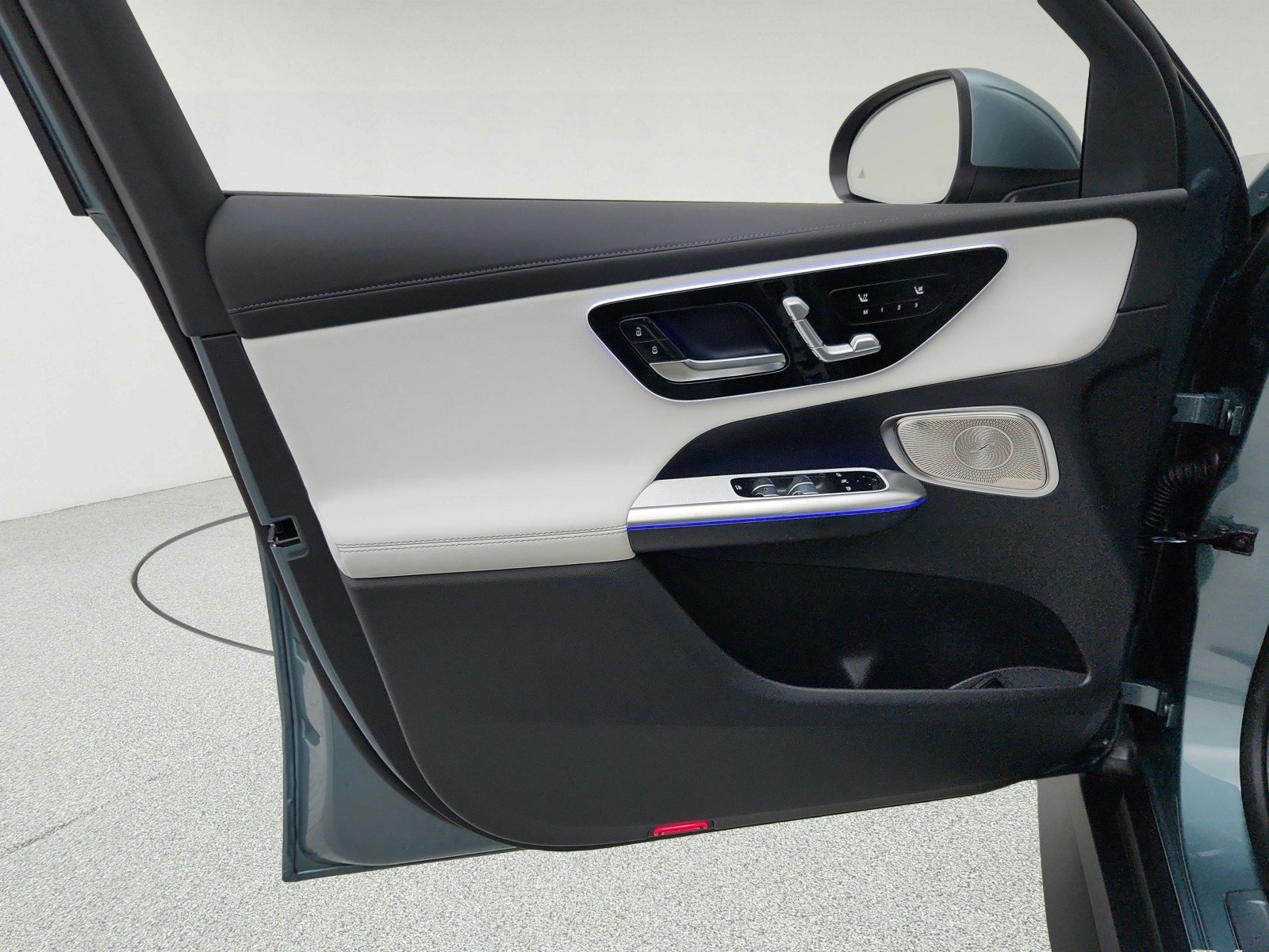 New 2026 Verde Silver Metallic Mercedes-Benz GLC 300 SUV image 21