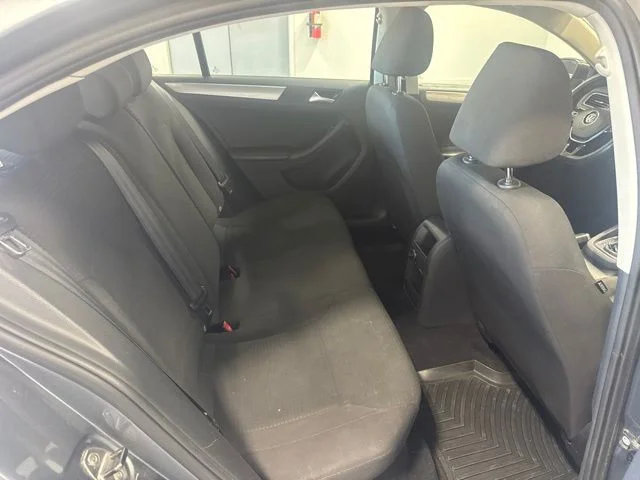 Used 2015 Gray Volkswagen 1.8T SE image 22