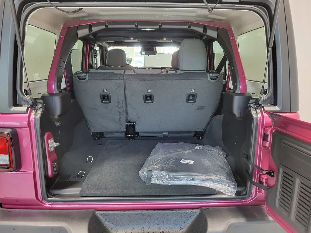 New 2026 Tuscadero Pearlcoat Jeep Sport S image 7