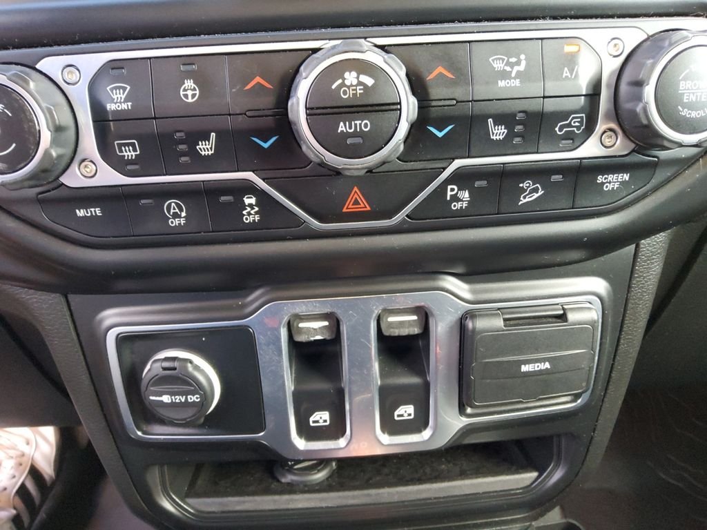 Used 2020 Green Jeep Sport image 29
