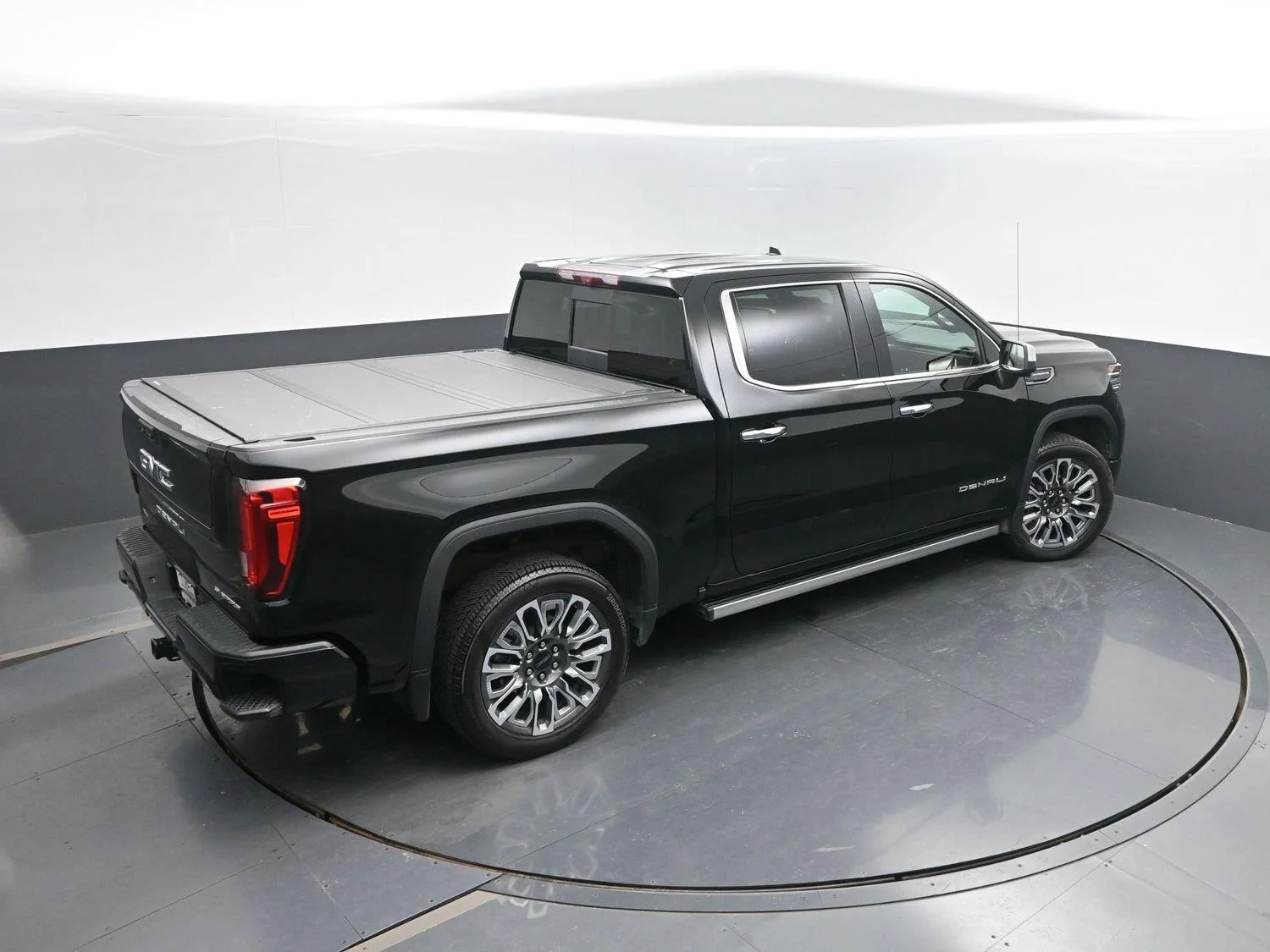 Used 2025 Onyx Black GMC Denali Ultimate image 44